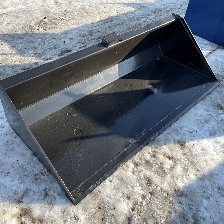 #18028 • Unused Bucket with Single Blade (Princeton, MN)