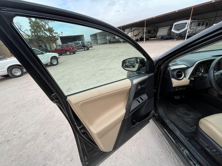 2013-toyota-rav4-image-75