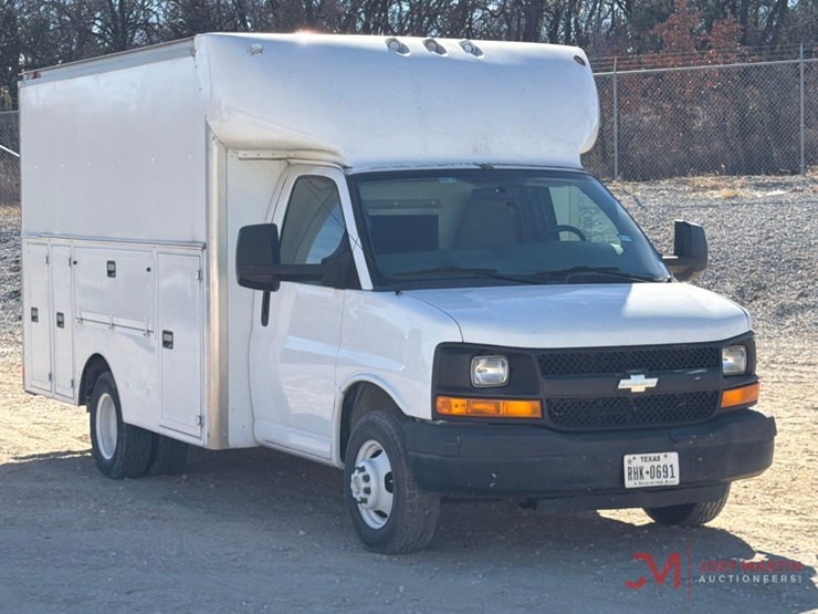 2013-chevrolet-3500-image-1