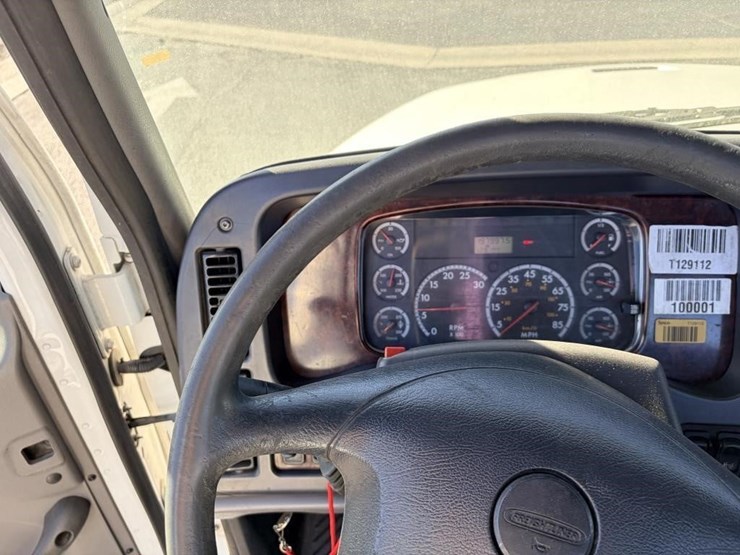 2012-freightliner-m2-semi-truck-tractor-image-11