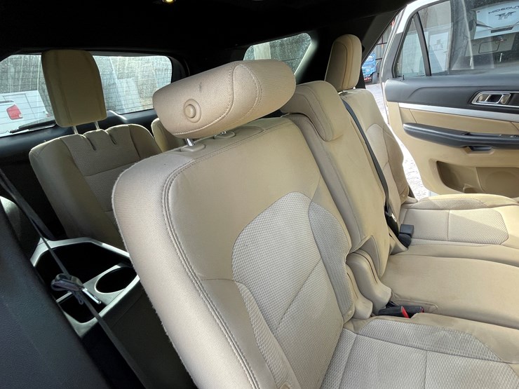 2017-ford-explorer-image-124