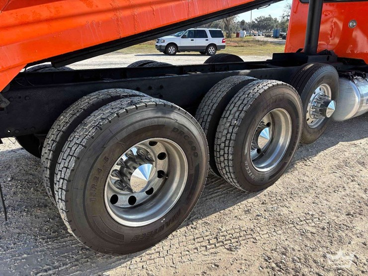 2000-peterbilt-378-image-41