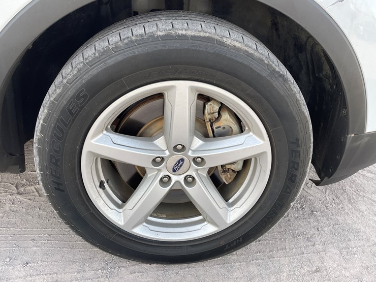 2017-ford-explorer-image-13