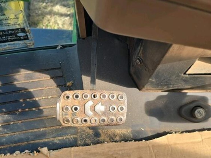 1993-john-deere-6100-image-26