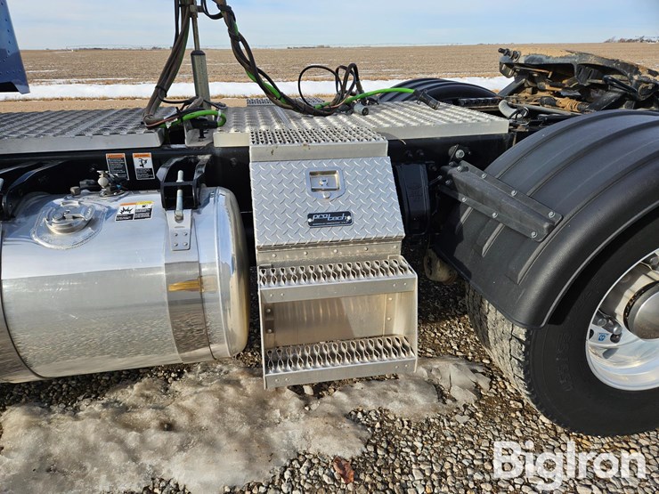 2013-peterbilt-386-image-18