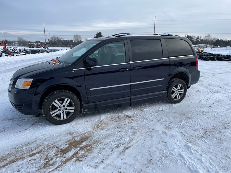 2010-dodge-grand-caravan-image-18