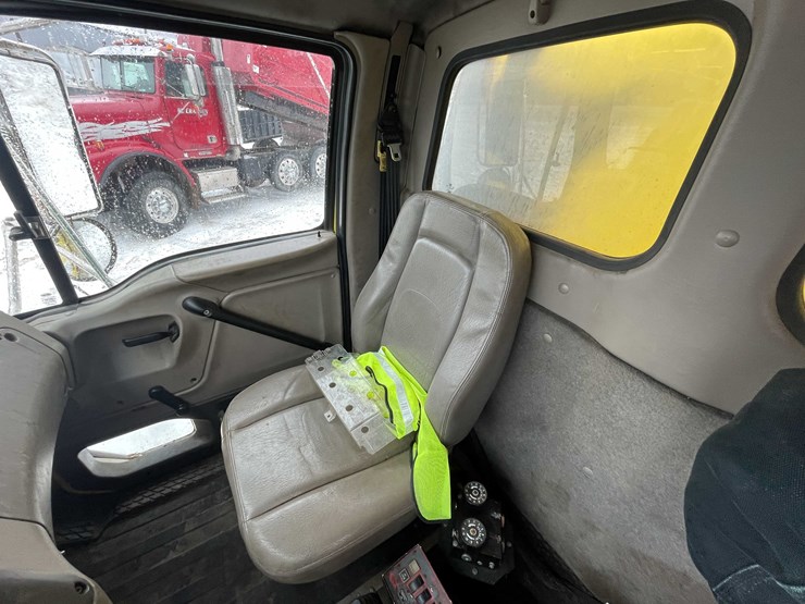 2004-caterpillar-c7-image-76