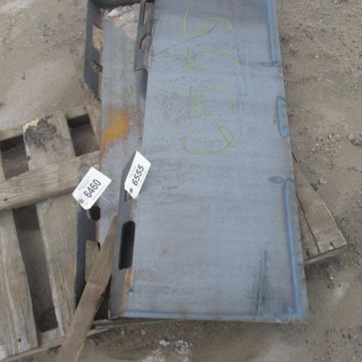 #6460 • YINTATECH 1/4 Universal Quick Attach Mount Plate Weight: 82 lb Outside Width: 45.2" Inside Width: 44.29" Length: 16.81". Thickness: 1/4".