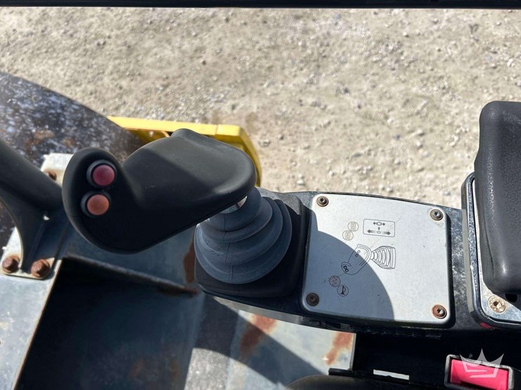 2019-bomag-bw211d-5-image-21