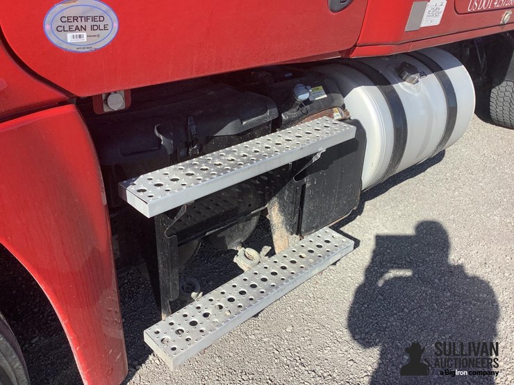 2018-freightliner-cascadia-125-image-16