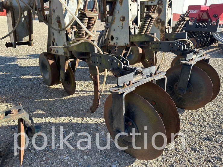2616---hiniker-12-row-cultivator/-nitrous-applicator-image-4
