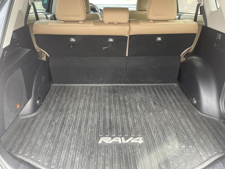 2013-toyota-rav4-image-39