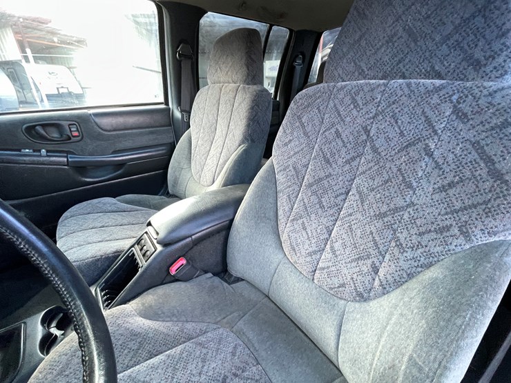 2002-chevrolet-s10-image-35