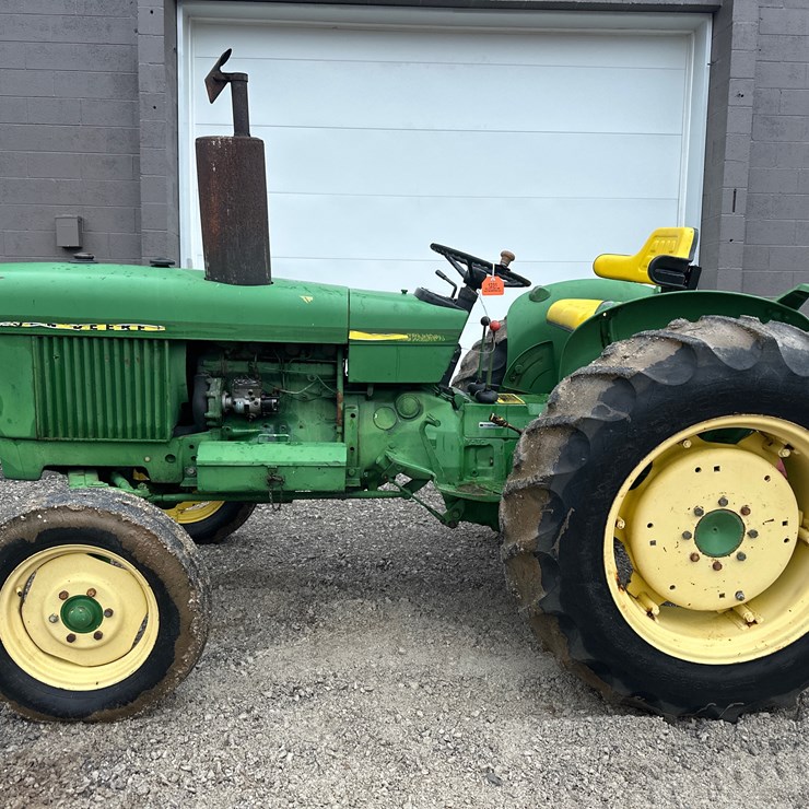 JOHN DEERE 820