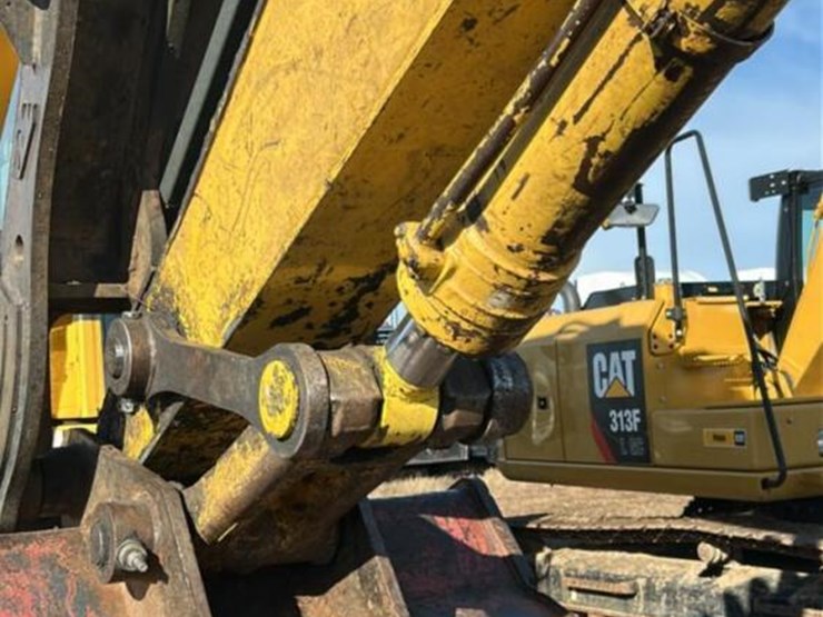 komatsu-pc270-lc-image-12