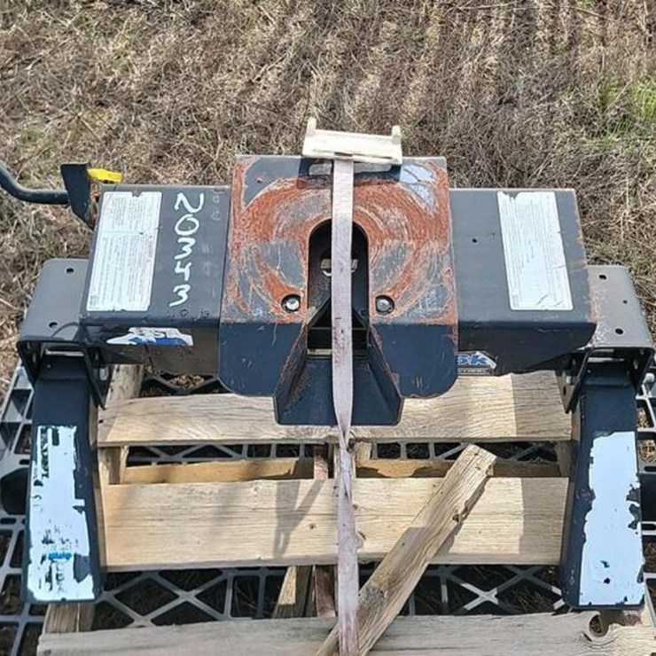 REESE 5TH WHEEL HITCH: 16000 LB. CAP., FITS IN TRUCK BED