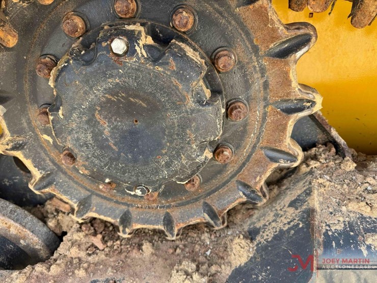 2022-deere-317g-image-13