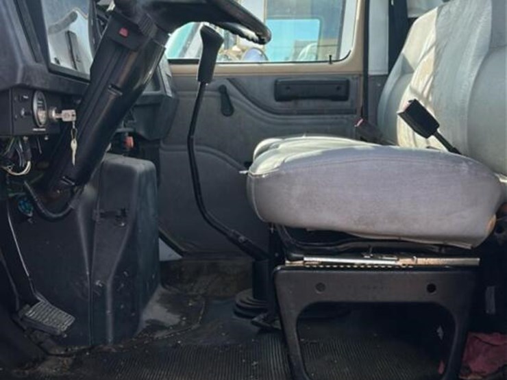 1997-international-4900-image-15