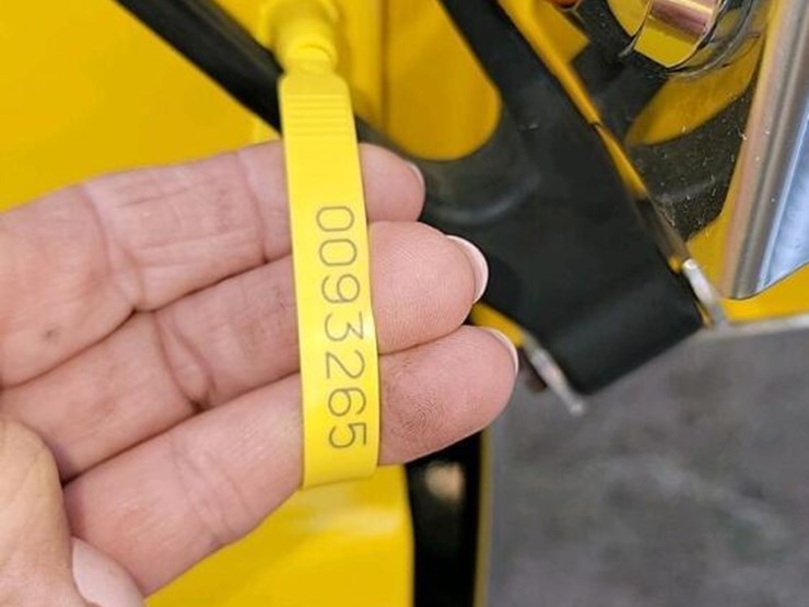 2016-peterbilt-389-image-28