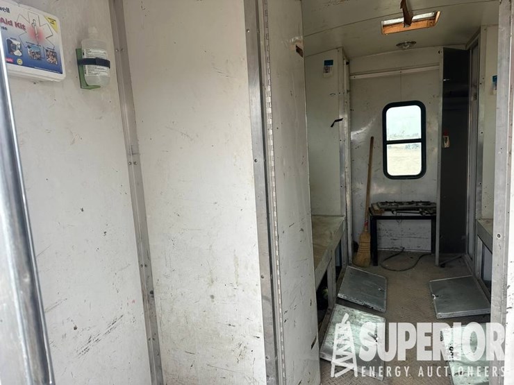 (x)-continental-t/a-bp-crewhouse-trailer,-vin-5nh...-image-3