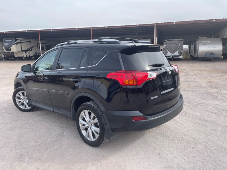 2013-toyota-rav4-image-11