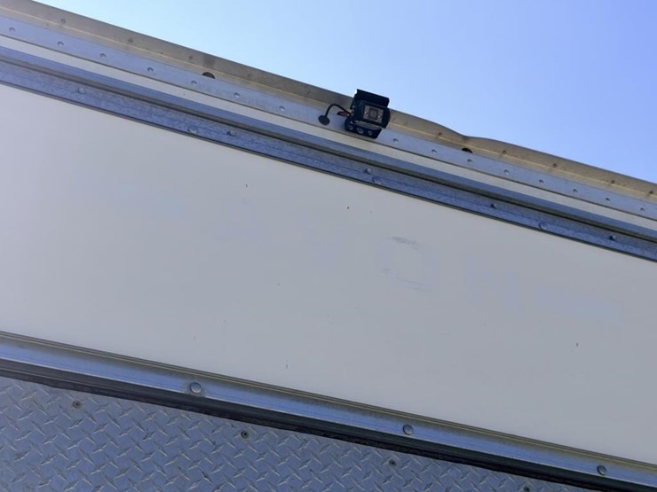 2016-isuzu-nrr-image-5