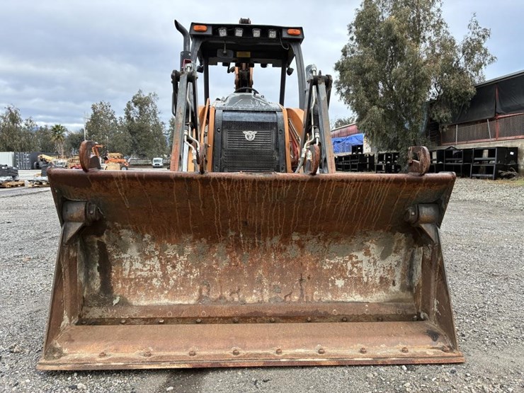 2018-case-580sn-image-7