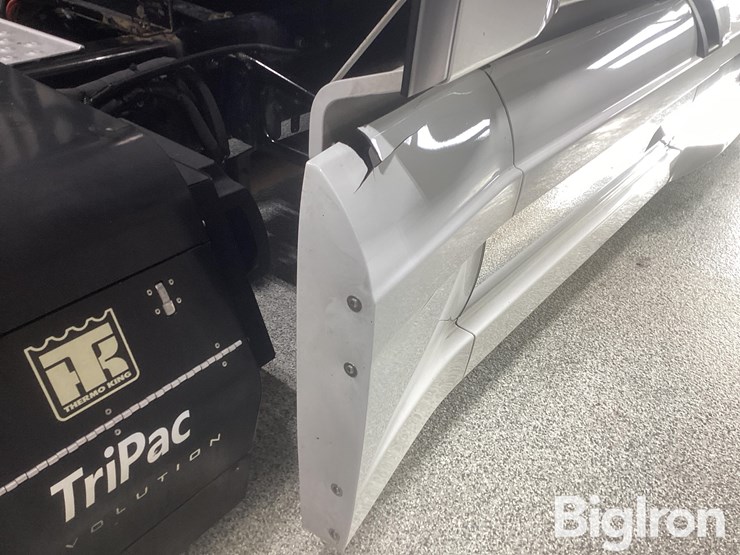 2022-western-star-5700xe-image-9