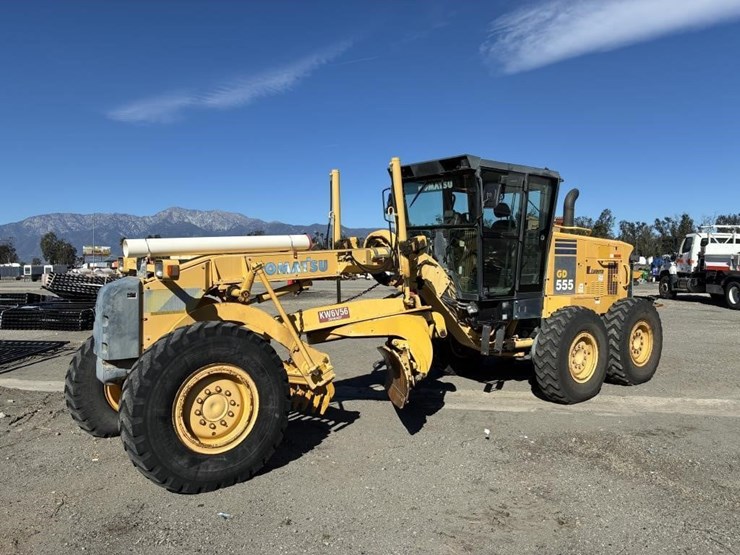 2004-komatsu-gd555-image-1