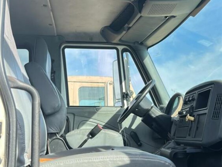 2006-international-durastar-4400-image-11