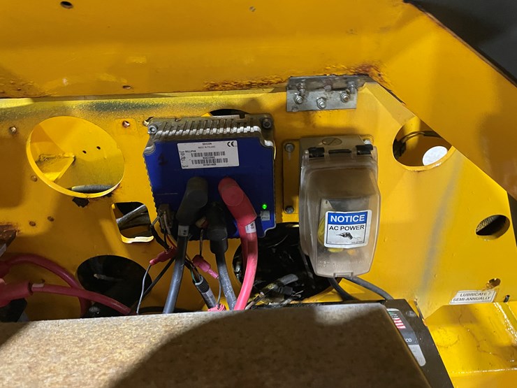 2013-bil-jax-3632t-image-40