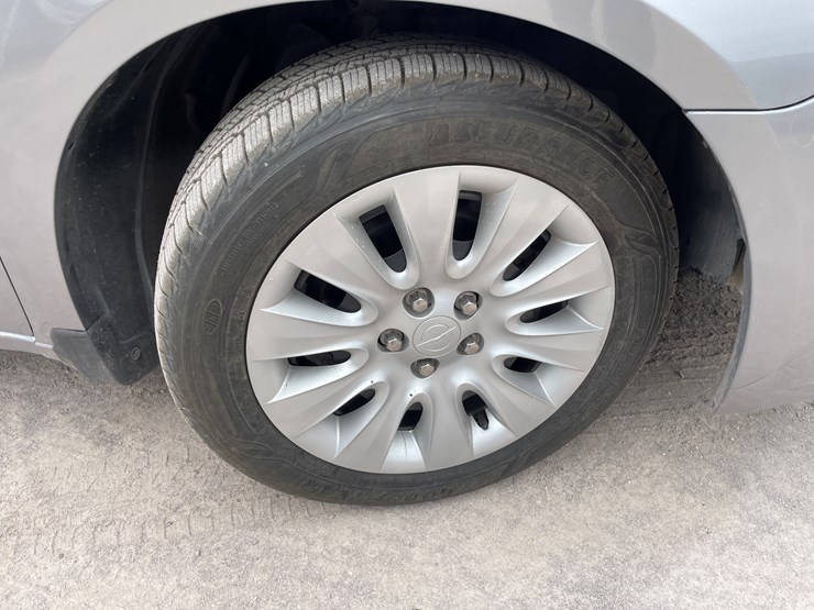 #111-•-2013-chrysler-200-(nm-title)-image-13