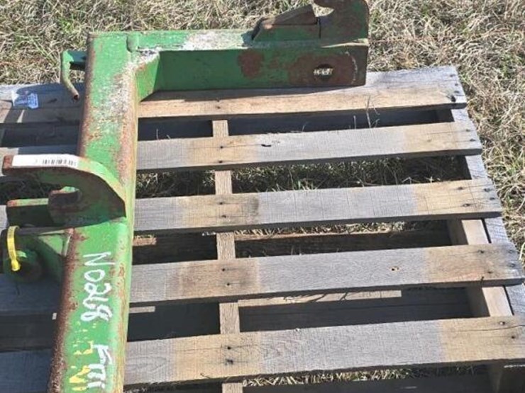 john-deere-quick-attach-image-1