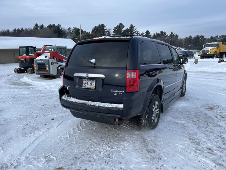 2010-dodge-grand-caravan-image-10