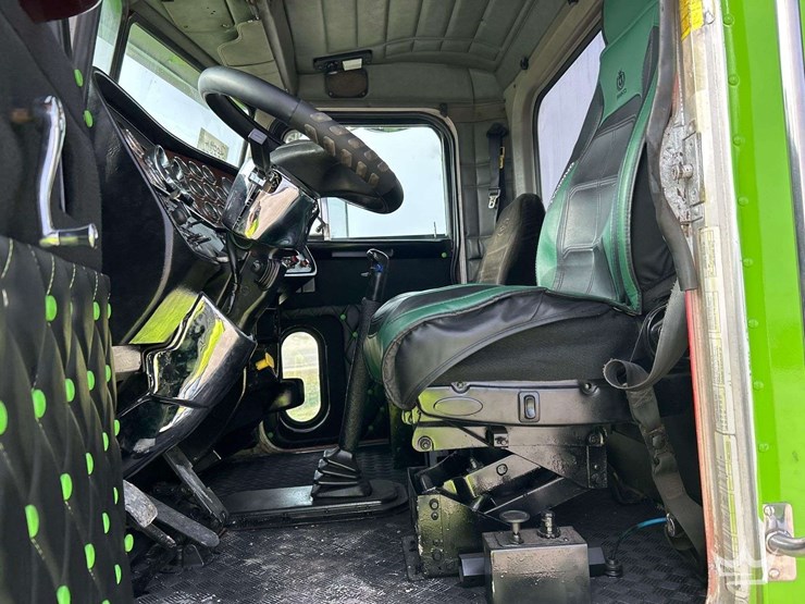 2004-peterbilt-357-image-13