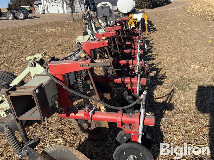 orthman-8r30-fertilizer-bar-image-11