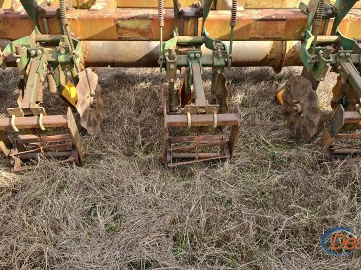 kmc-strip-till-w/-cover-crop-roller-image-4