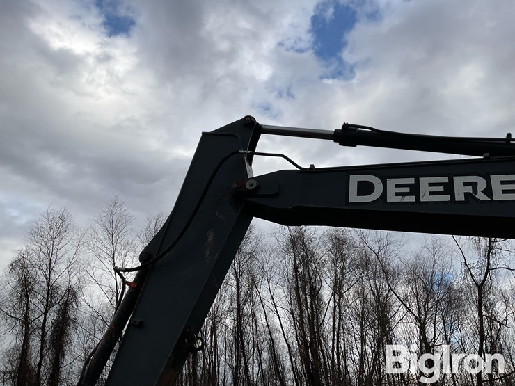 2013-deere-160g-lc-image-18