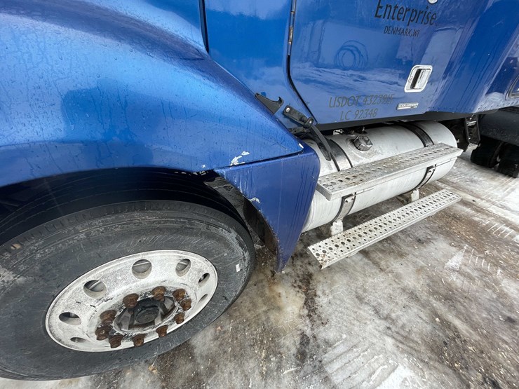 #308-•-2005-freightliner-columbia-semi-tractor-(has-wi-title)-(denmark,-wi)-image-58