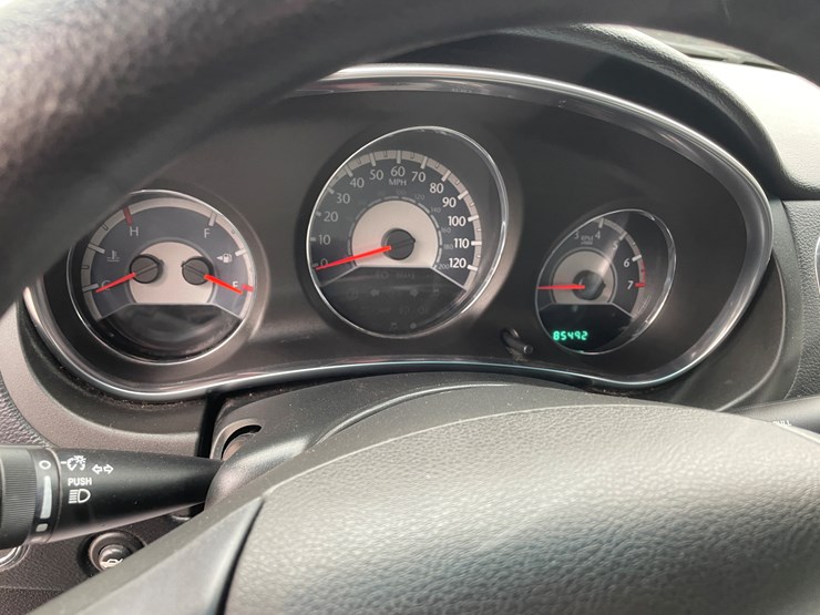 #111-•-2013-chrysler-200-(nm-title)-image-30