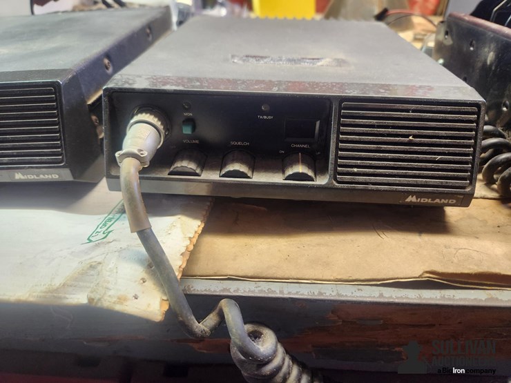 assorted-business-band-radios-image-11