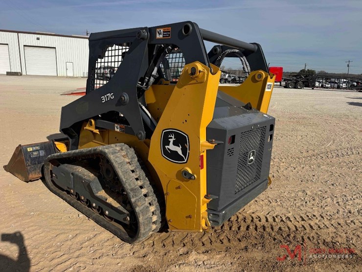 2022-deere-317g-image-3