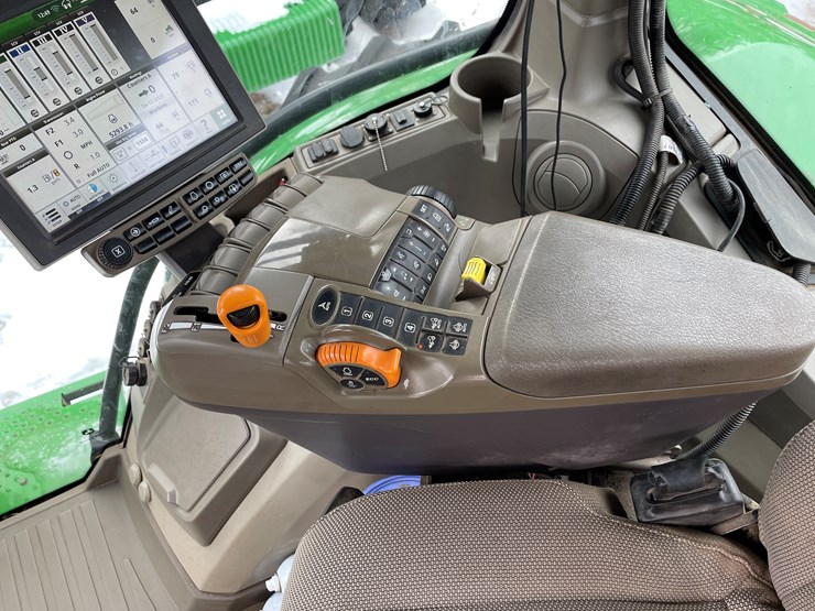 2020-john-deere-8r-340-image-51