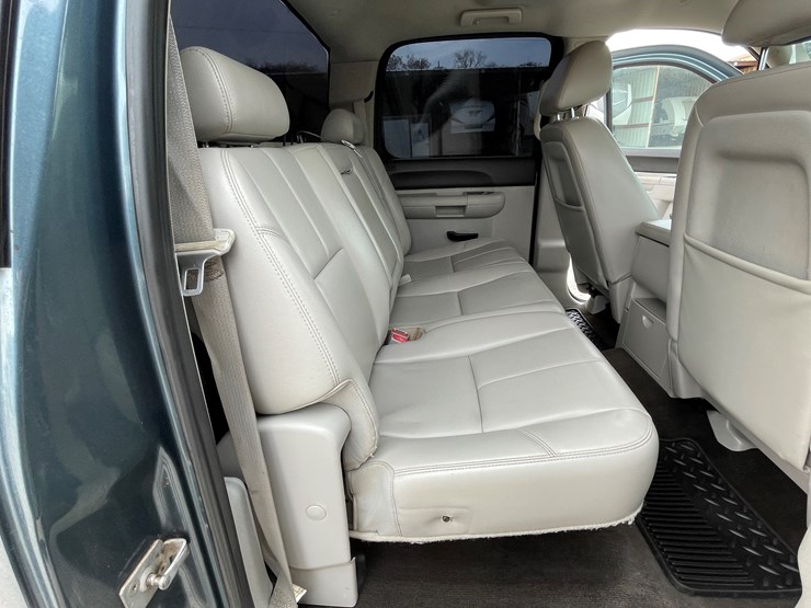 2011-chevrolet-silverado-2500hd-lt-image-102