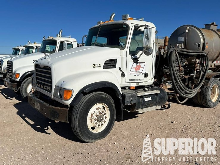 (x)-2006-mack-cv713-t/a-kill-truck,-vin-1m2ag11y9...-image-1