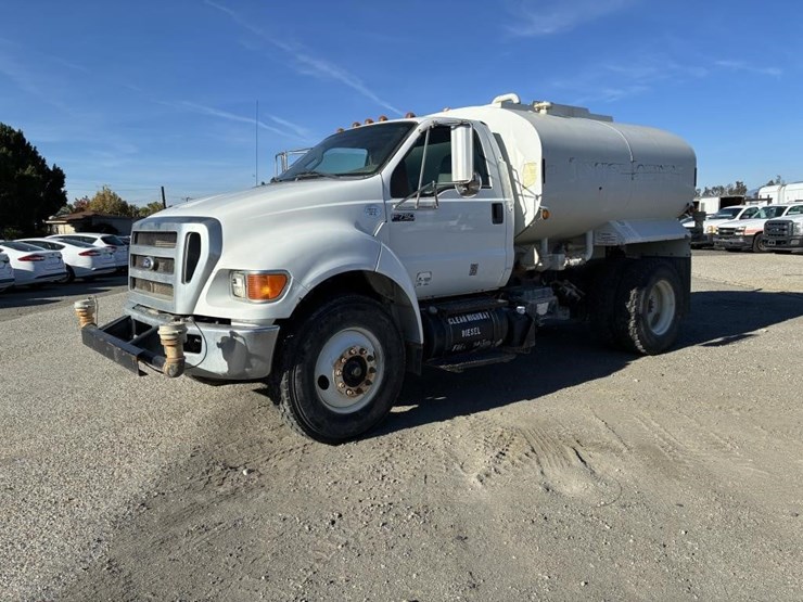 2014-ford-f750-image-1