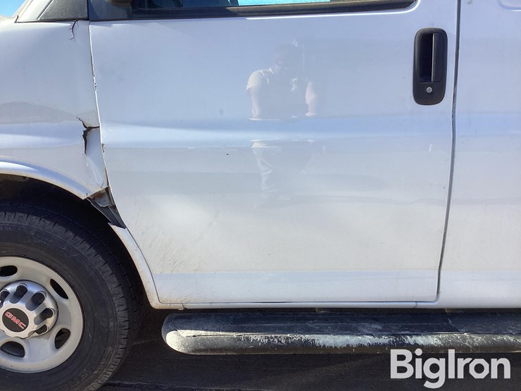 2017-gmc-2500-image-15