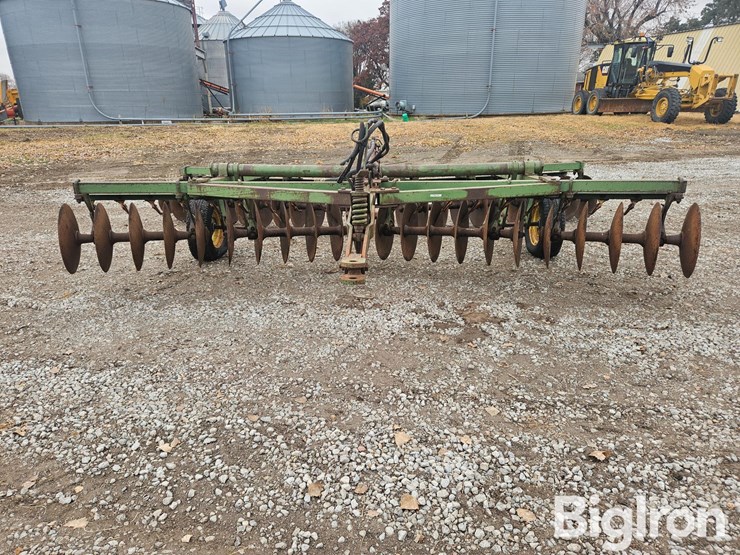 john-deere-bw-image-3