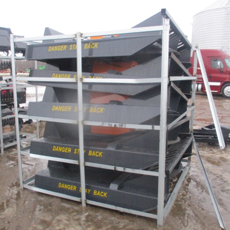 #6657 • 72" Skid Steer Brush Cutter Attachment Unused 2025 Skid Steer Brush Cutter Attachment Weight:776 lbs Hydraulic Flow Required:14-20 gpm Cutting Blades:2 Material Cutting:Up to 3" dia Cutting Width:66 in Wide (Overall):72 in Height (Overall):21.6