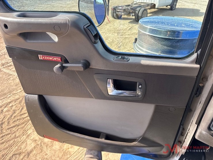 2013-kenworth-t800-image-44